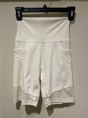 aerie High-Rise White/cream Bike Shorts with Side Pockets. Sz S